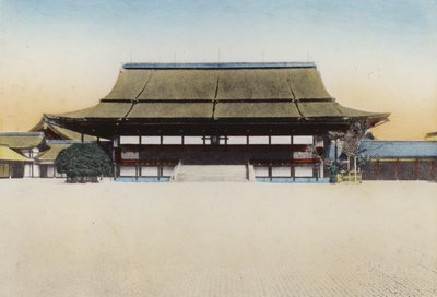Japan, ca. 1912: Shishinden-Halle im Kaiserpalast von Kyoto, genutzt für Neujahrsempfänge und andere große Zeremonien; Die Krönung des jetzigen Kaisers fand hier 1868 statt, Kyoto (Foto) von Photographer Japanese