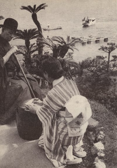 Japanischer Geschäftsmann und seine Sekretärin machen Stenografienotizen von Photographer Japanese