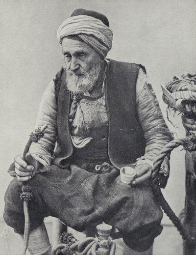 Bauer raucht eine Wasserpfeife, Izmir, Türkei von Photographer Turkish