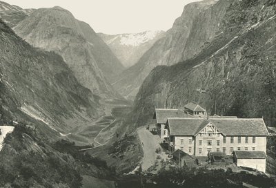 Das Tal und Hotel, Stalheim, Norwegen von Poulton and Co
