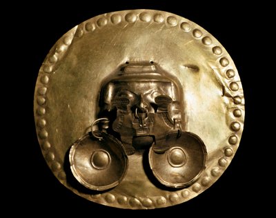 Präkolumbianische Zivilisation Calima: Goldener Pektorale. 7.-15. Jahrhundert Bogota, Museo de Oro Kolumbien von Pre Columbian Pre Columbian
