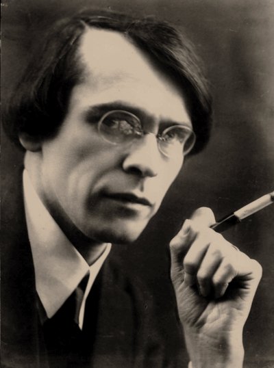 Porträt des Dichters Wladislaw Chodassewitsch (1886-1939) von Pyotr Ivanovich Shumov