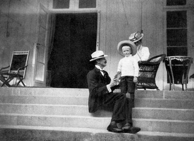 König Haakon VII. von Norwegen, sein Sohn Olav und Prinzessin Victoria in Bygdøy, Norwegen, 1908 von Queen Alexandra