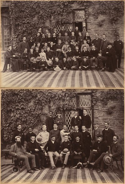Grundschulklasse der Bishop Cotton School, Shimla (Vorderseite); Schüler der höheren Klassen und Lehrer der Bishop Cotton School, Shimla (Rückseite) von Raja Deen Dayal