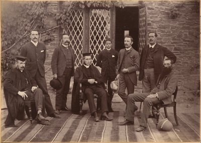 Schulleiter und Lehrer der Bishop Cotton School, Shimla (Vorderseite) von Raja Deen Dayal