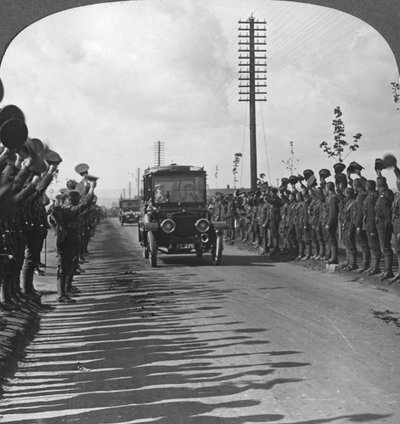 Ein königlicher Besuch bei den Truppen, begeisterter Empfang durch die Kanadier, Erster Weltkrieg von Realistic Travels Publishers