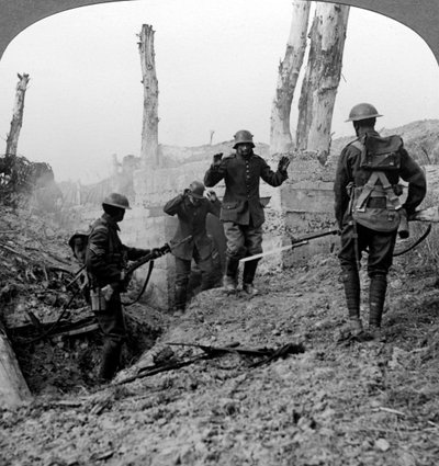 Deutsche Soldaten kapitulieren, Bullecourt, Frankreich, Erster Weltkrieg von Realistic Travels Publishers