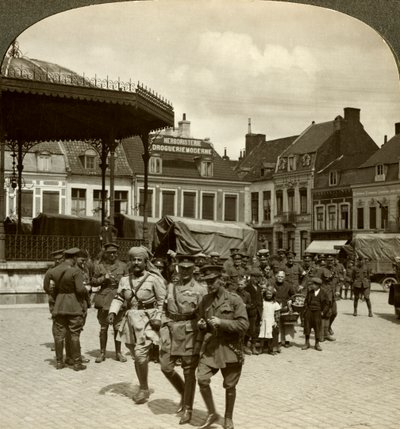Sir James Willcocks mit General Nanten, Marktplatz, Merville, Frankreich, Erster Weltkrieg, 1914-1915 von Realistic Travels Publishers