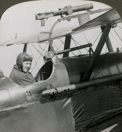 Sopwith Scout mit Fotokanone auf dem oberen Flügel, Erster Weltkrieg, 1914-1918 von Realistic Travels Publishers