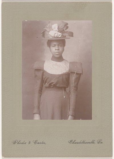 Porträt einer Frau, ca. 1910 von Rhodes & Carter