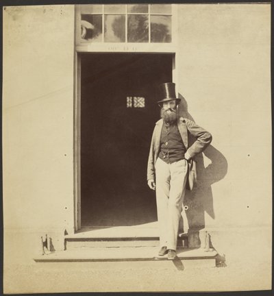 Mann in einer Tür bei den Hythe-Kasernen von Roger Fenton