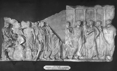 Haruspex konsultiert die Eingeweide eines Stiers und eine Prozession von Senatoren vor dem Tempel des Jupiter von Roman