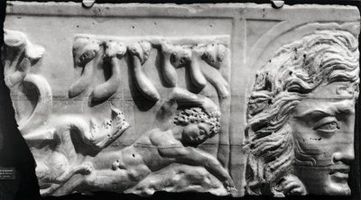 Relief, das Jona und den Wal darstellt, aus der Katakombe der St. Priscilla, Rom von Roman