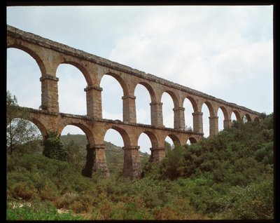 Römische Kunst: Blick auf das Aquädukt von Tarragona (Aquädukt von Ferreres oder Pont du Diable) 1. Jahrhundert, Spanien. von Roman