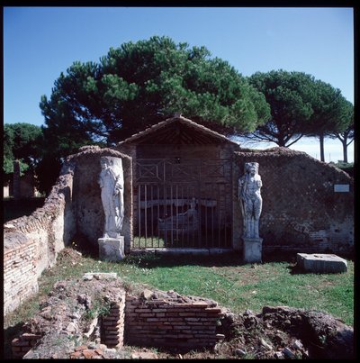 Römische Kunst: Ansicht der Ruinen des Heiligtums der Gottheit Attis (oder Atys), Region IV von Roman