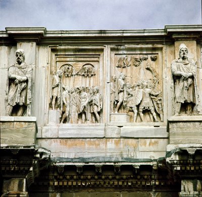 Römische Kunst: Reliefdarstellung der Verteilung von Subventionen an das Volk und die Kapitulation eines barbarischen Anführers von Roman