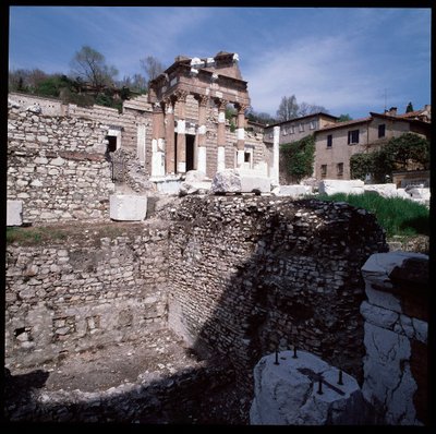 Römische Kunst: Ansicht des Kapitols (Capitolium), 73 n. Chr., Brescia, Italien von Roman