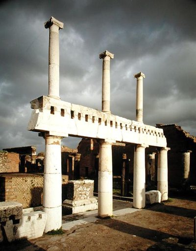 Ansicht des Portikus des Forums von Roman