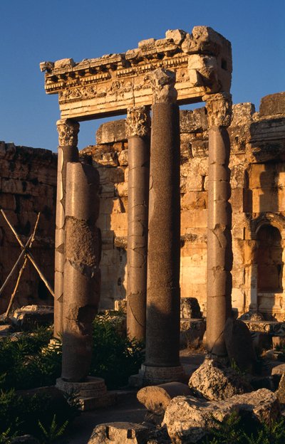 Heiligtum des Jupiter Heliopolitanus, Portikus im Hof, Hochimperiale Zeit (27 v. Chr. - 395 n. Chr.) von Roman Imperial Period