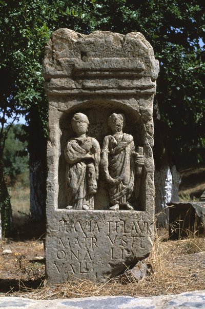 Stele mit zwei menschlichen Figuren, Hochimperiale Periode (27 v. Chr. - 395 n. Chr.) von Roman Imperial Period