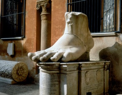 Linker Fuß, vom Koloss von Konstantin (Marmor) von Roman Roman