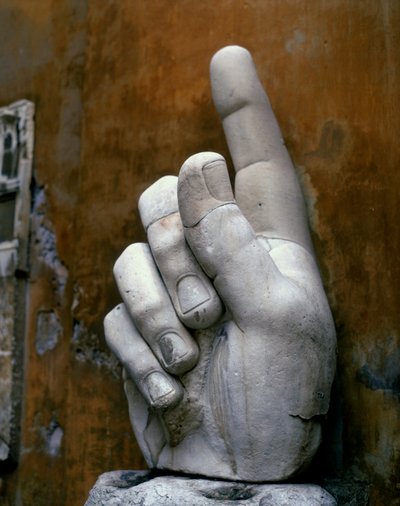 Rechte Hand, vom Koloss von Konstantin (Marmor) von Roman Roman