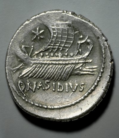 Römische Kunst: Silbermünze mit Darstellung einer Galeere von Roman Roman