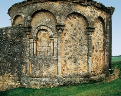 Apsis von außen gesehen, Kirche St. Michael (Parroquia católica de san Miguel Arcángel) in Valdenebro, Soria, Kastilien und León, Spanien, spätes 12. - frühes 13. Jahrhundert (Foto) von Romanesque