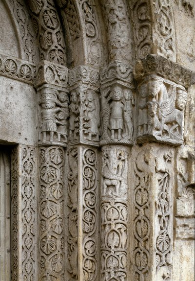 Detail der Fassade rechts vom Tor der Basilika, frühes 12. Jahrhundert (Fotografie) von Romanesque