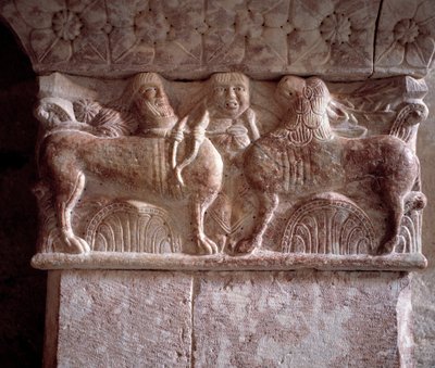 Jagdszene, geschnitztes Kapitell in der Tribüne des Priorats von Romanesque