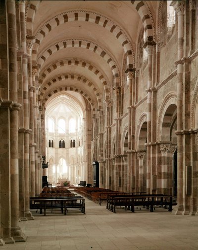 Abtei von Vézelay (89), das Kirchenschiff der Basilika Santa Maria Magdalena. 12. Jahrhundert. von Romanesque