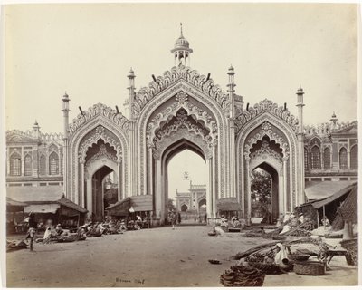 Tor zur Basar von Hoesseinabad, Lucknow von Samuel Bourne (signed by artist)
