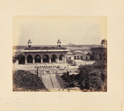 Agra; das Fort, Akbars Palast mit dem Taj in der Ferne von Samuel Bourne