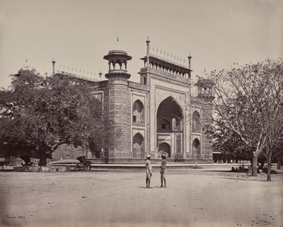 Agra. Das Tor zu den Gärten rund um das Taj Mahal von Samuel Bourne
