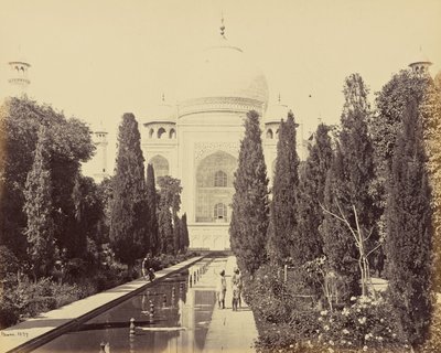 Agra: Das Taj Mahal, vom Springbrunnen aus gesehen von Samuel Bourne