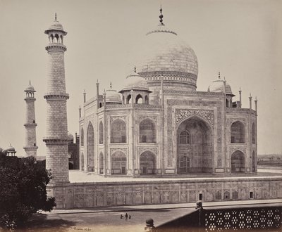 Agra. Blick auf das Taj Mahal von einer Ecke des Innenhofs von Samuel Bourne