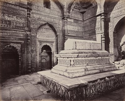 Delhi. Grabmal des Kaisers Shums-ood-deen Allomsh, des Erbauers des Kootub Minar in den Ruinen von Alt-Delhi von Samuel Bourne