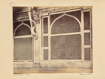 Fatehpur Sikri; zwei der marmornen Gitter im Grabmal von Scheich Salim Chishti von Samuel Bourne