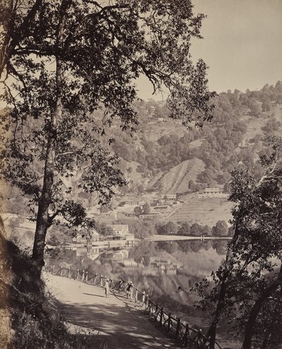 Hyree Lake. Bergstation im Himalaya. Blick auf den Taj Lake mit den Assembly Rooms, Lhutse von Samuel Bourne