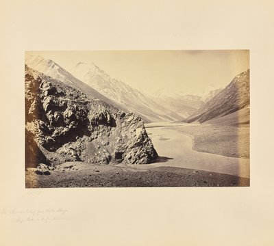 Das Chandra-Tal von Chota Shigri - Shigri-Gipfel in der Ferne von Samuel Bourne