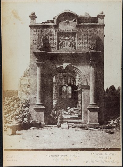 Samuel Smith vor der Ruine von Hunstanton Hall von Samuel Smith