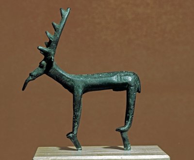 Nuragische Kultur (Nuraghi) Sardinien: Bronzestatuette eines Iglesias-Hirsches. 8.-7. Jahrhundert v. Chr. Cagliari, Museo Nazionale Archeologico, Sardinien, Italien von Sardinia Nuragic Civilization