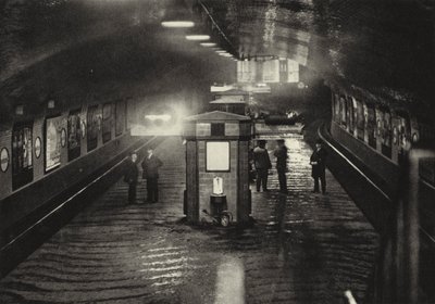 Berlin: U-Bahnhof Inselbrücke von Sasha Stone