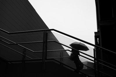 Städtischer Regenspaziergang von Satoshi Hata