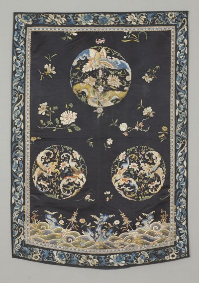 Wandbehang, ca. 1750-1800 (Seide mit Stickerei (Satin-Stich), natürliche und synthetische Farbstoffe) von School Chinese