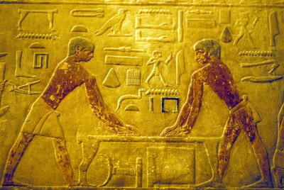 Altes Ägypten, Wandrelief/-malerei, Mastaba/Grab des Ti, 5. Dynastie, Saqqara, Arbeiter polieren Holz von School Egyptian