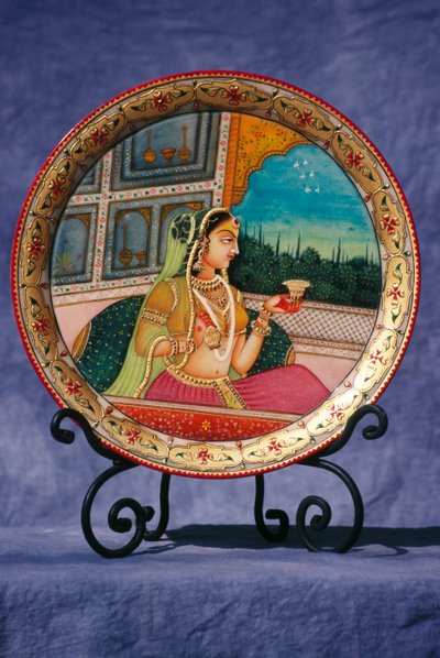 Miniaturmalerei auf Elfenbein, Dame genießt Getränk von School Indian