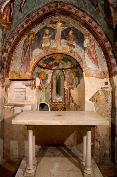Ansicht der Apsis, dekoriert mit Fresken des Meisters von Saint Francois (13. Jahrhundert). Cappella di San Gregorio, Kloster San Benedetto (Sacro Speco), Subiaco (Rom), Italien von School Italian