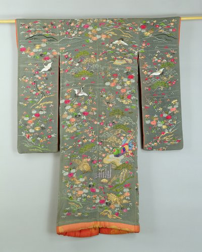 Grauer Kimono mit Blumen und Vögeln, Japanisch von Japanese School