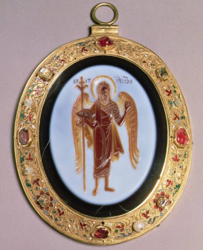Panagia, geschnitzter Sardonyx, montiert in Gold, besetzt mit Perlen und Edelsteinen, mit Filigran- und Emaildekoration, Moskau, Mitte des 16. Jahrhunderts von School Russian